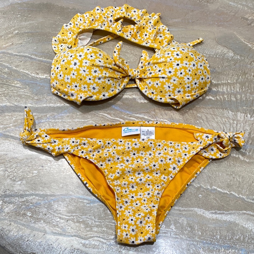 California Waves Yellow Floral Swim Set 2 pieces / Preowned